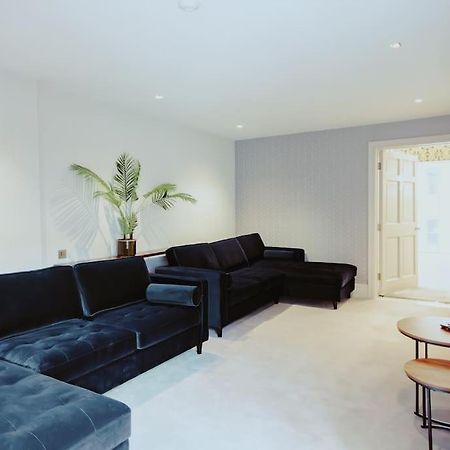 3-Story Townhouse - Sleeps 8 Appartement Leeds  Buitenkant foto