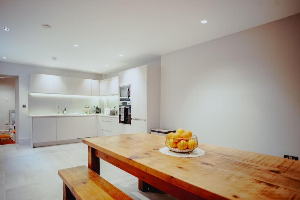 3-Story Townhouse - Sleeps 8 Appartement Leeds  Buitenkant foto
