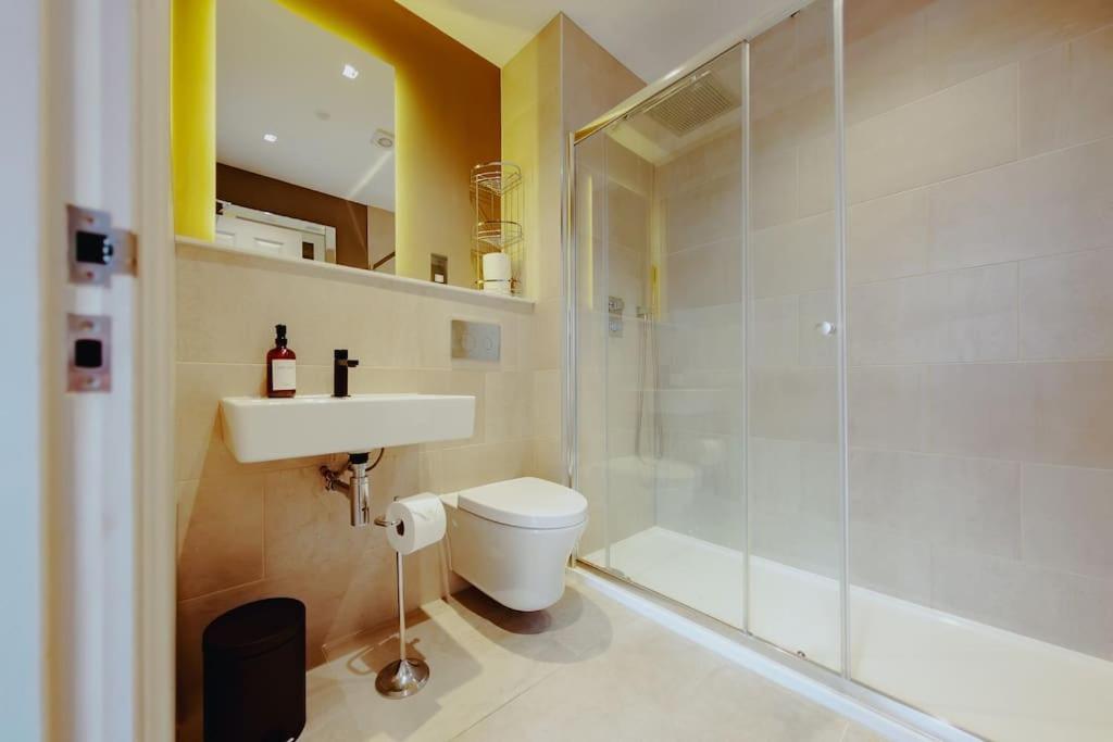 3-Story Townhouse - Sleeps 8 Appartement Leeds  Buitenkant foto