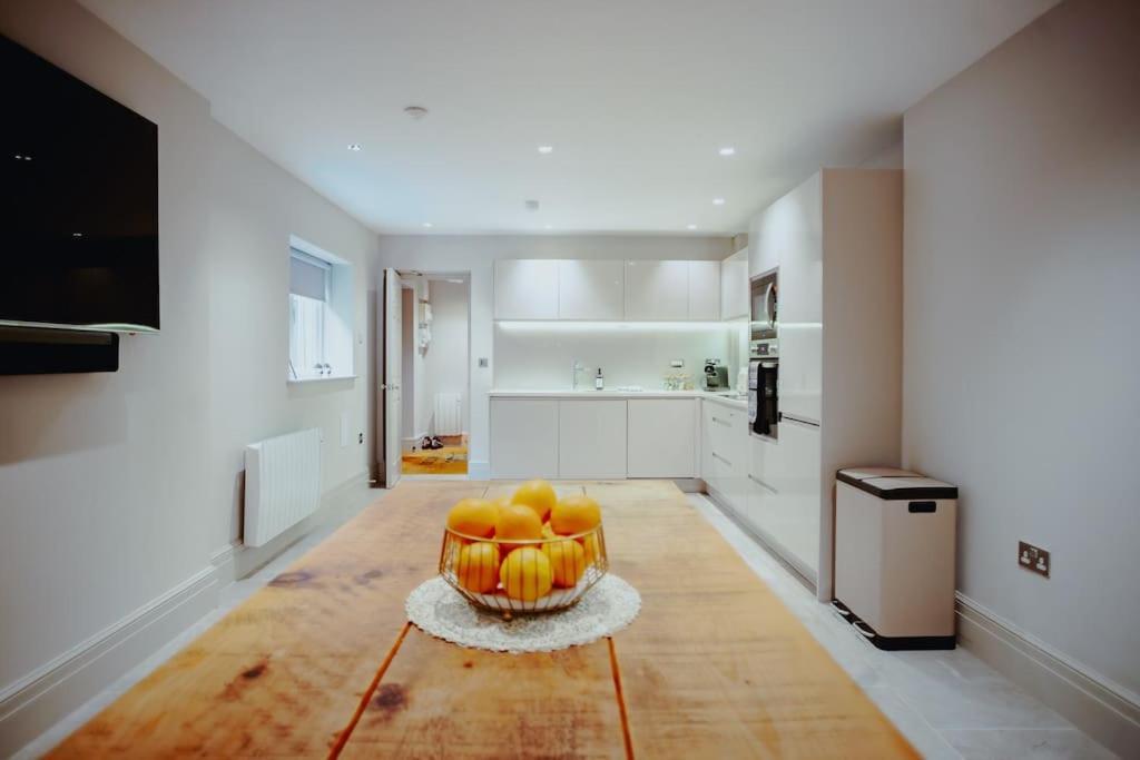 3-Story Townhouse - Sleeps 8 Appartement Leeds  Buitenkant foto