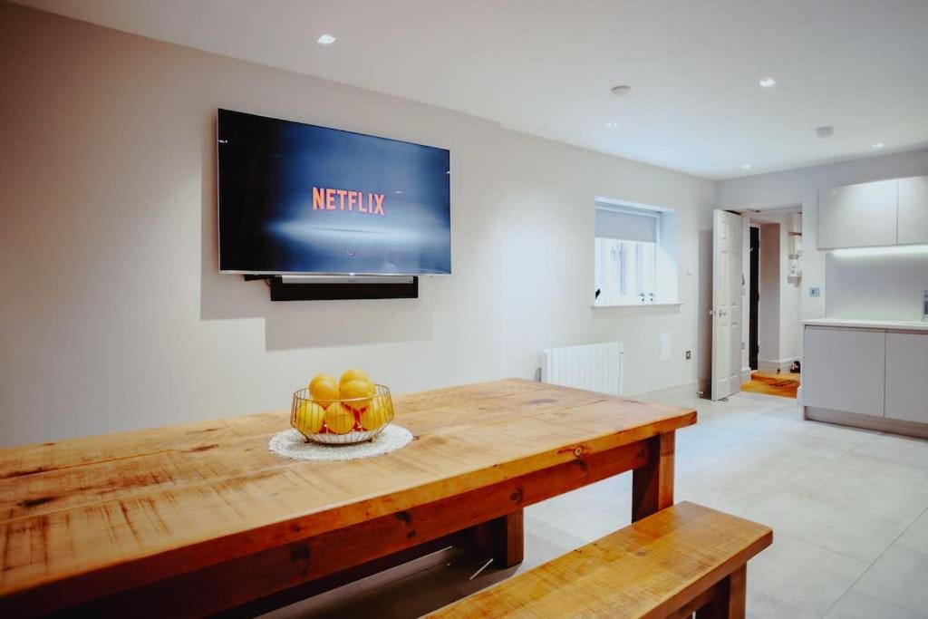 3-Story Townhouse - Sleeps 8 Appartement Leeds  Buitenkant foto