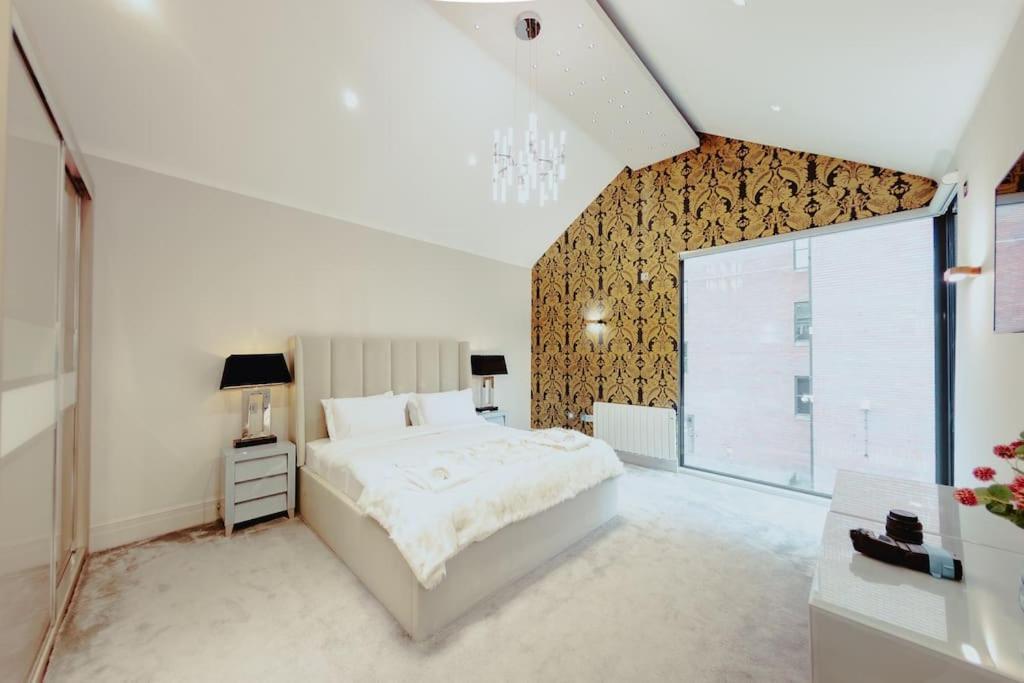 3-Story Townhouse - Sleeps 8 Appartement Leeds  Buitenkant foto