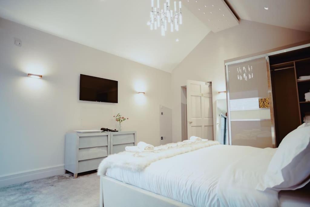 3-Story Townhouse - Sleeps 8 Appartement Leeds  Buitenkant foto