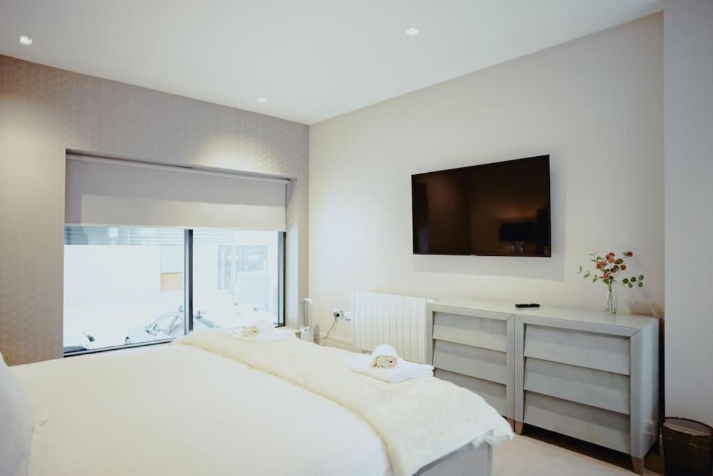 3-Story Townhouse - Sleeps 8 Appartement Leeds  Buitenkant foto