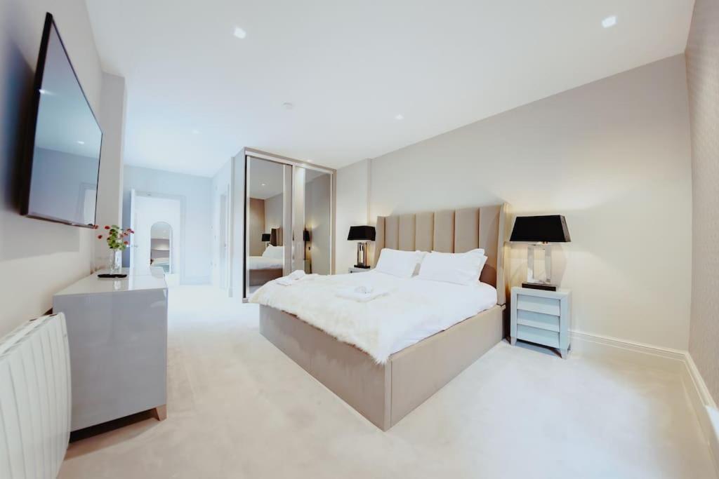 3-Story Townhouse - Sleeps 8 Appartement Leeds  Buitenkant foto