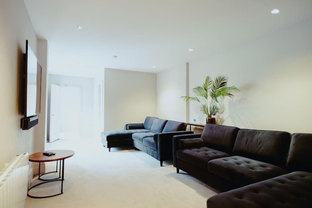 3-Story Townhouse - Sleeps 8 Appartement Leeds  Buitenkant foto