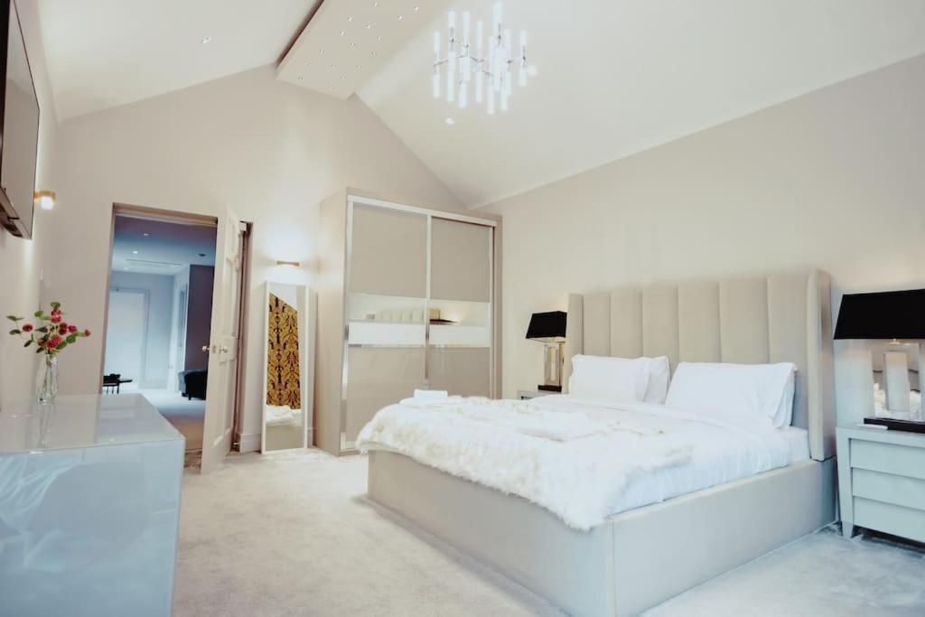 3-Story Townhouse - Sleeps 8 Appartement Leeds  Buitenkant foto