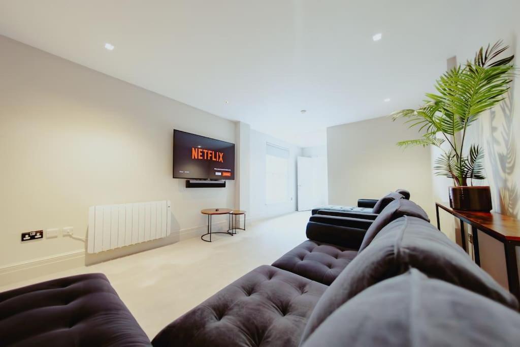 3-Story Townhouse - Sleeps 8 Appartement Leeds  Buitenkant foto