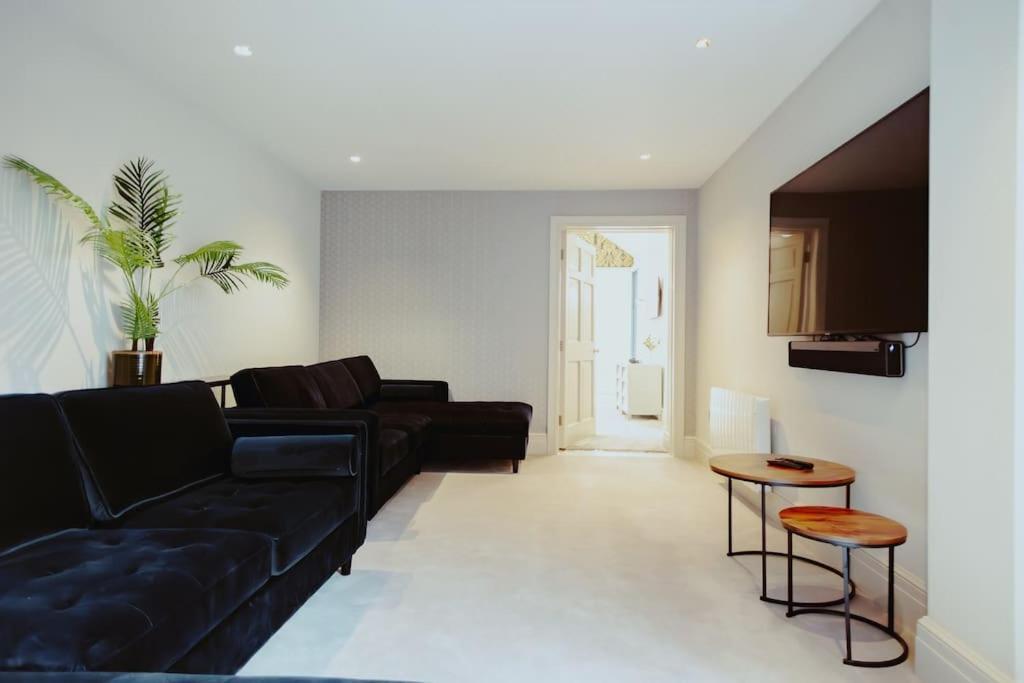3-Story Townhouse - Sleeps 8 Appartement Leeds  Buitenkant foto